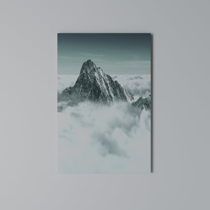 CLOUD-KISSED PEAK Κατακόρυφος Πίνακας σε Καμβά